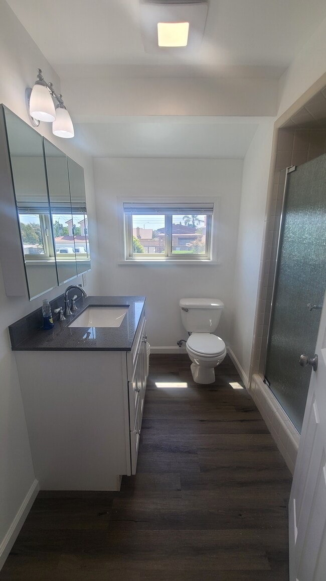 Photo - 3704 E Bond Ave