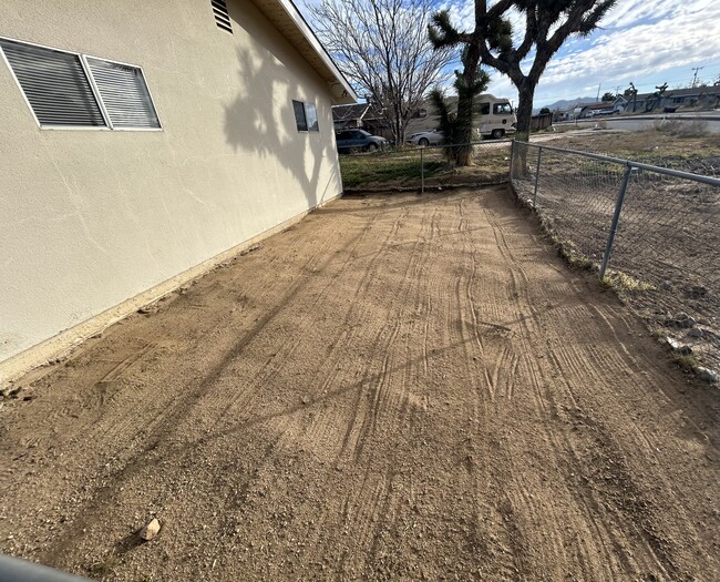 Side yard - 6375 Linda Lee Dr Unit 6375 Front