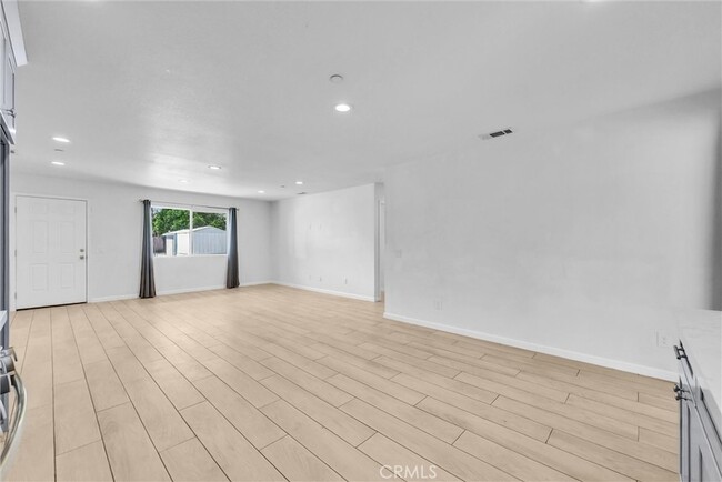 Photo - 9321 Sage Ave