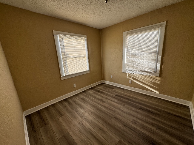 Photo - 536 W Marshall Blvd