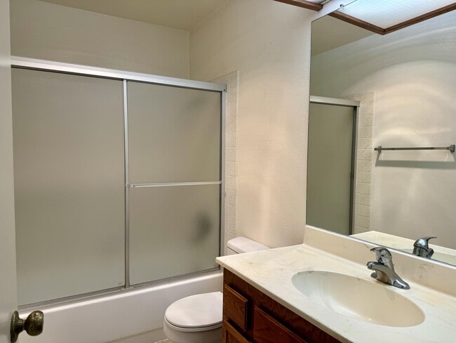 Photo - 5655 Riley St