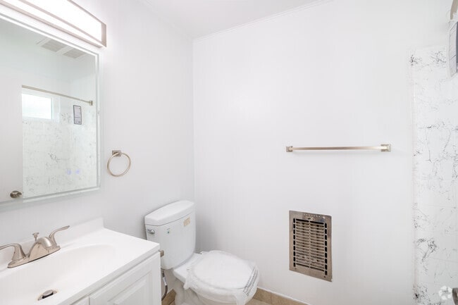 Studio - 5541 Newcastle Ave