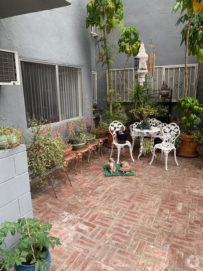 Building Photo - 1810 N Bronson Ave Unit 208 Rental