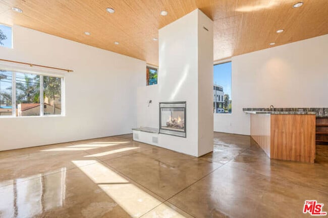 Photo - 2452 Penmar Ave