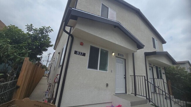 Photo - 835 E 33rd St Unit 33(837BW)