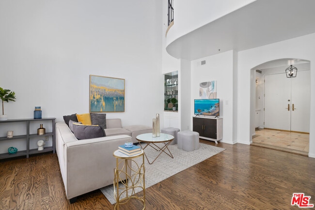 Photo - 930 N Doheny Dr Unit 415