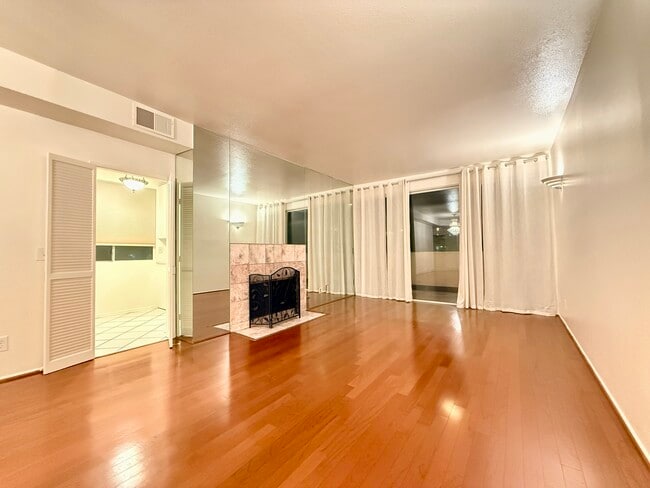 Photo - 14647 Dickens St Unit 4