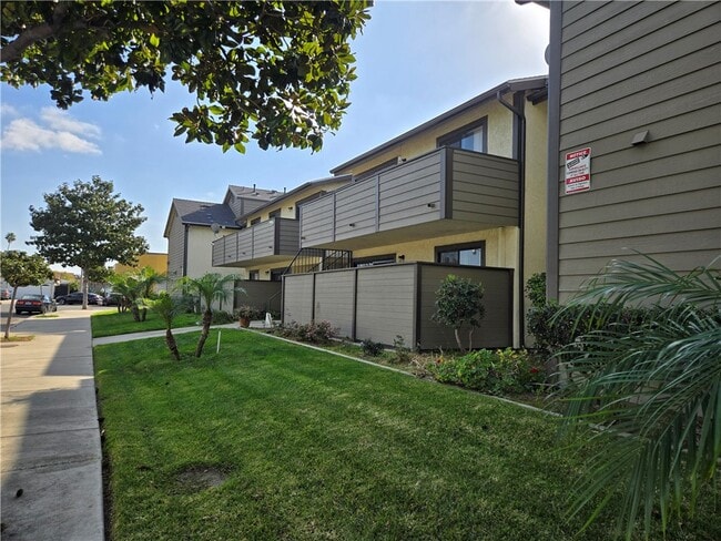 Building Photo - 2624 W Porter Ave Unit 201