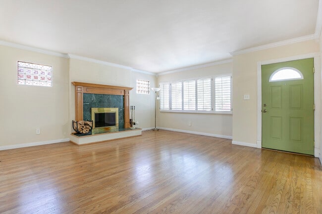 Photo - 10706 Rhodesia Ave