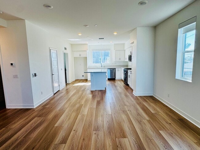 Photo - Gorgeous Three Bedroom Townhome For Rent i...