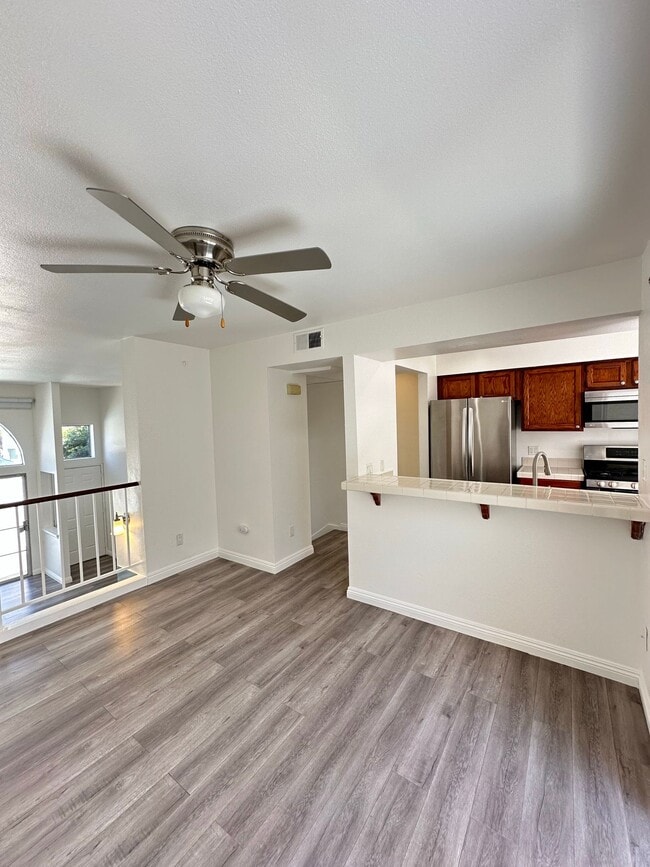 Photo - 5455 Sylmar Ave