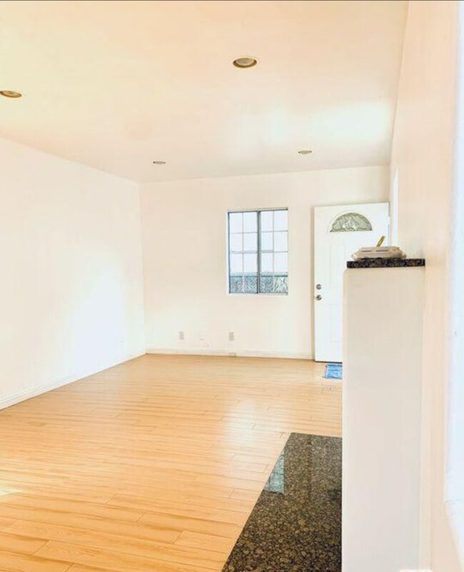 Photo - 1182 N Kingsley Dr