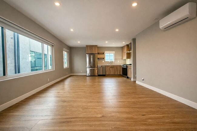 Photo - 1307 Tamarind Ave