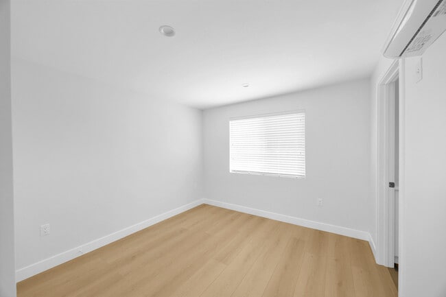 Photo - 1607 Vuelta Grande Ave Unit B