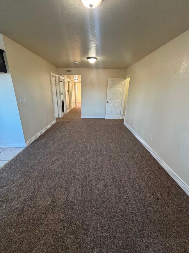 Photo - 632 E 113th St