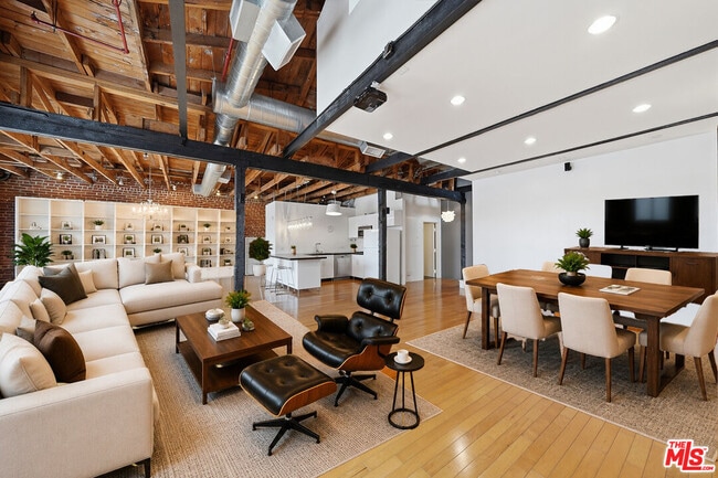 Building Photo - 500 Molino St Unit 315