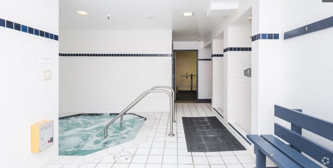 Building Photo - 8650 Gulana Ave Unit C2067 Rental