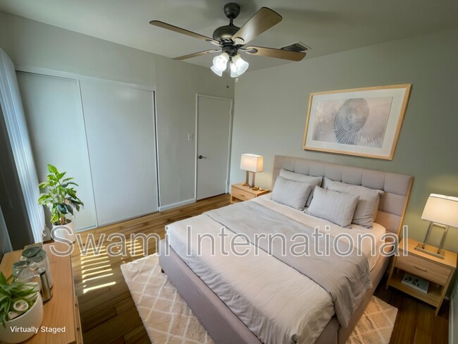 Photo - 833 W 97th St