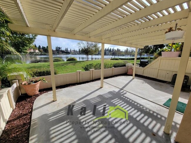 Photo - 2096 Northshore Dr