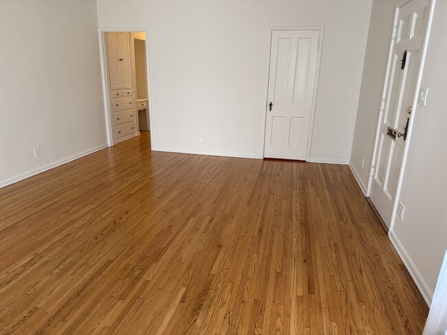 Living Room - 1068 S Orange Grove Ave Unit 1068