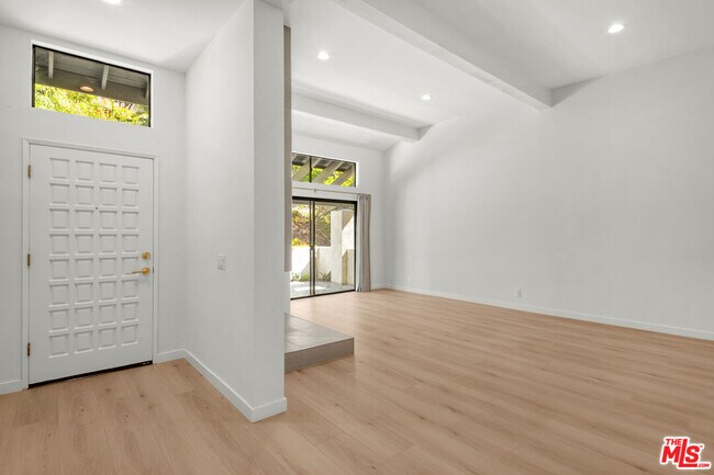 Photo - 1566 Michael Ln