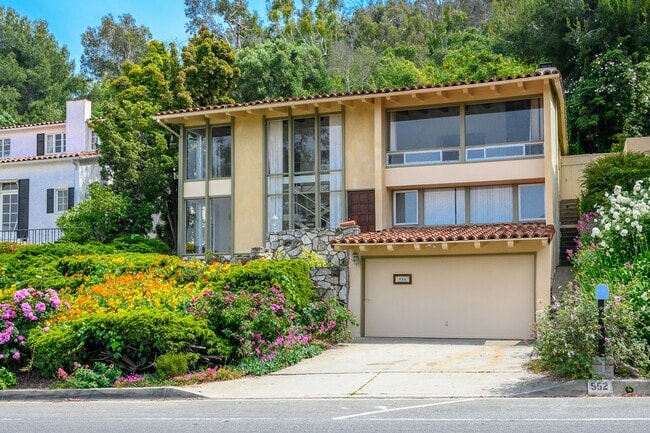 Building Photo - 552 Vía Del Monte