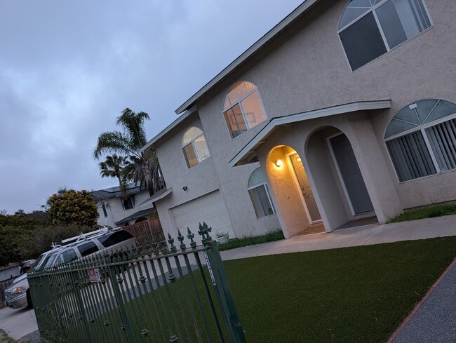 Photo - 217 Date St Townhome