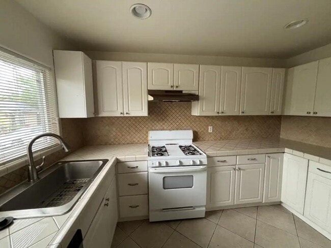Photo - 210 Goetting Way