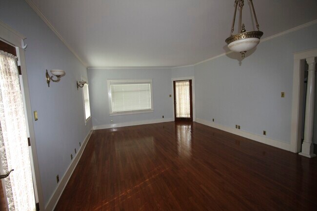 Photo - 640 W 8th St