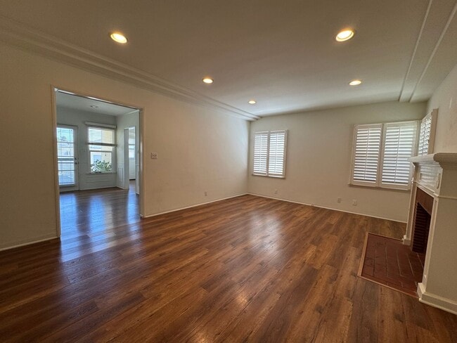 Building Photo - 823 23rd St