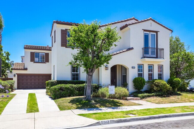 Long driveway, lots of parking! - 5142 Pearce Dr