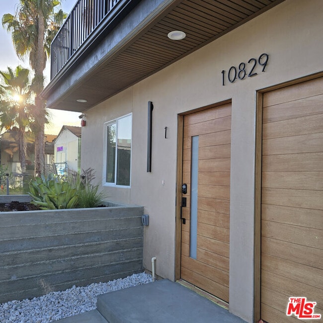 Building Photo - 10829 Peach Grove St Unit 1