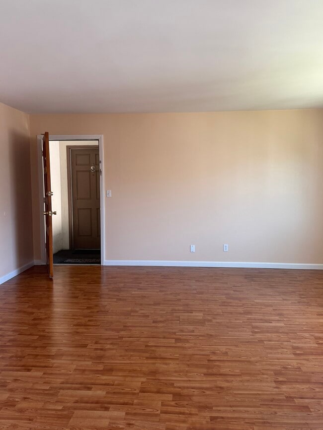 Building Photo - 285 Moss St Unit 75