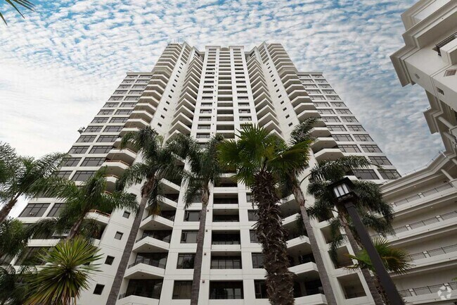 Building Photo - 2 Bed, 2 Bath Condo at Park Place-Downtown... Unit 106