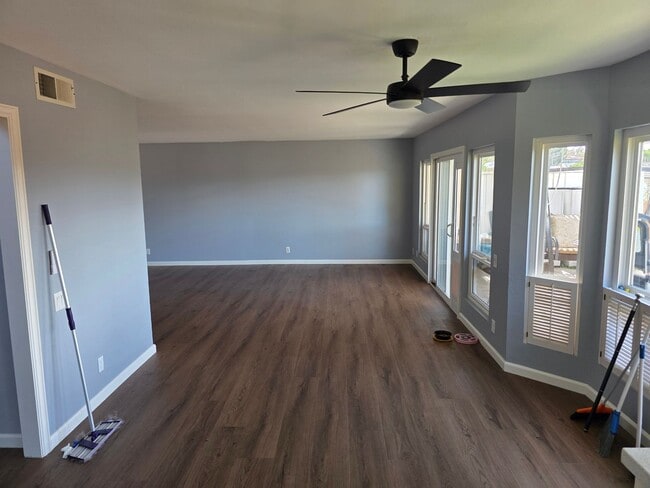 Photo - Large 3 bedroom home in quiet neighborhood cul-de-sac with amazing views
