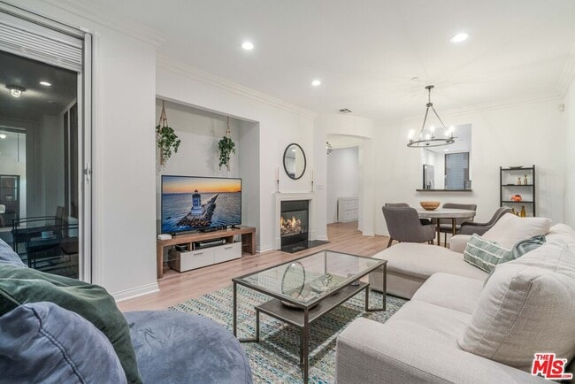 Building Photo - 5625 Crescent Prk W Unit 126