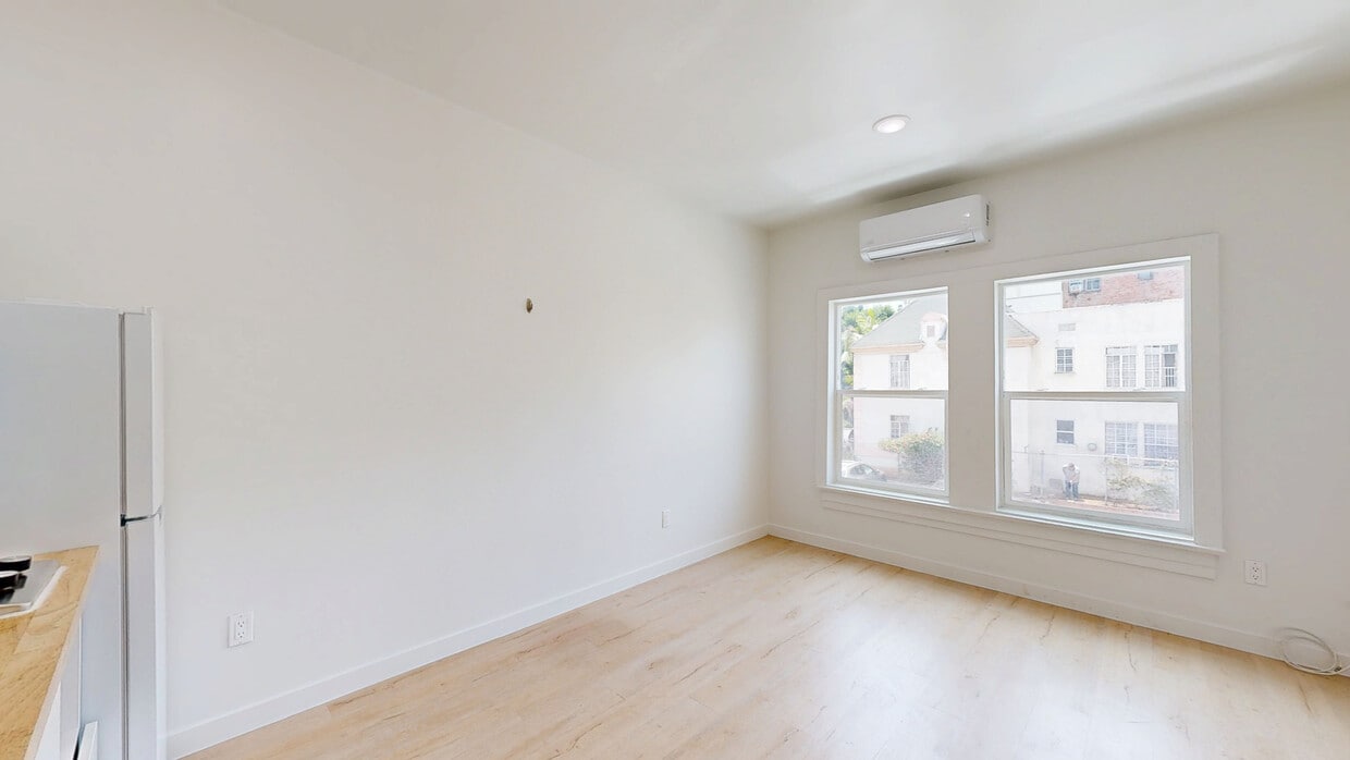 3D Tour - 8th St Apartments