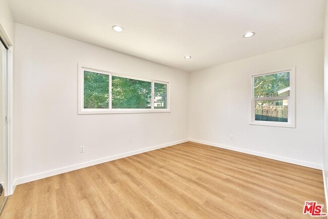 Photo - 6443 Columbus Ave