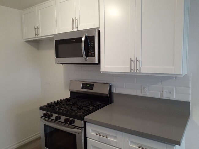 Photo - 2 Bed 1 Bath Newly Renovated for Rent in Newport Beach Unit 1717A