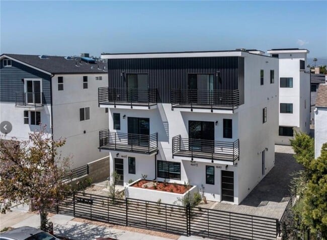 Building Photo - 4643 W 18th St