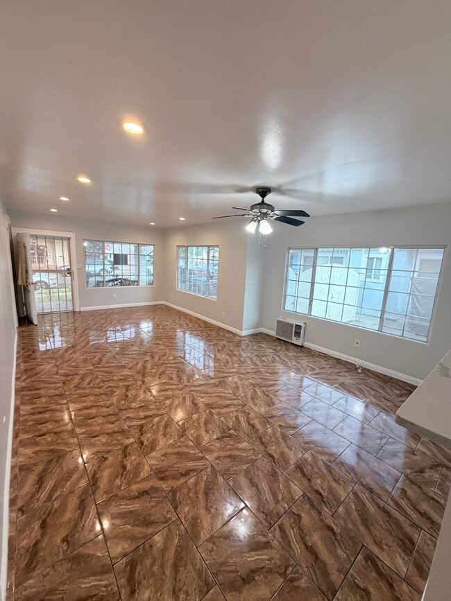 Photo - 1073 Myrtle Ave