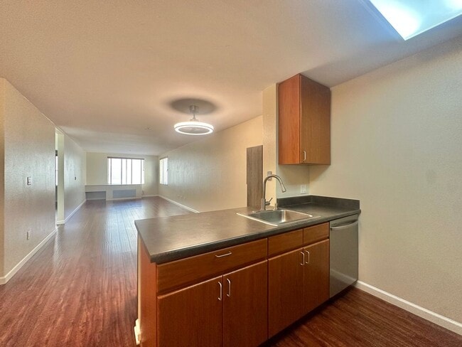 Little Italy Condo Steps From Waterfront P... - Little Italy Condo Steps From Waterfront P... Unit 417