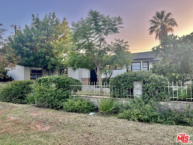 Building Photo - 4675 Laurelgrove Ave