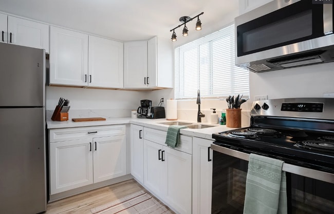 Photo - 3748.5 Jewell St