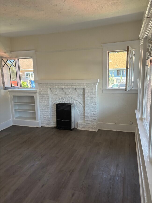 Photo - 402 E 43rd Pl Unit 2