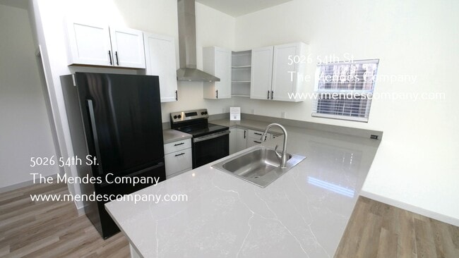 Photo - 5026 54th St