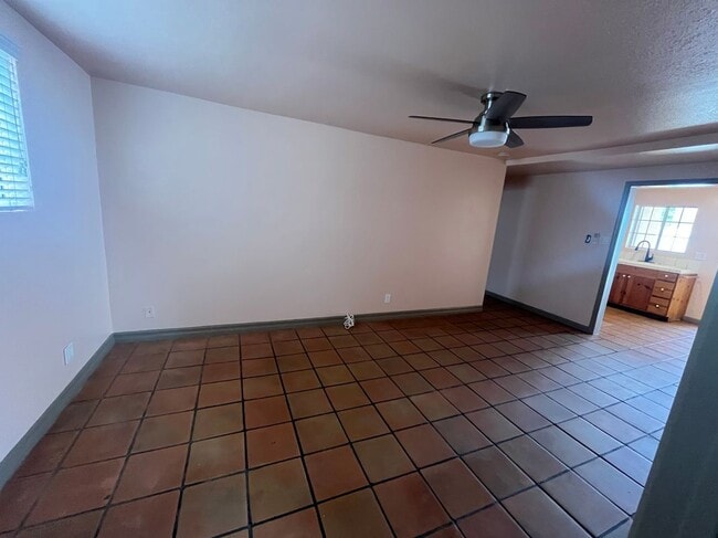 Photo - 728 Glenoaks Blvd