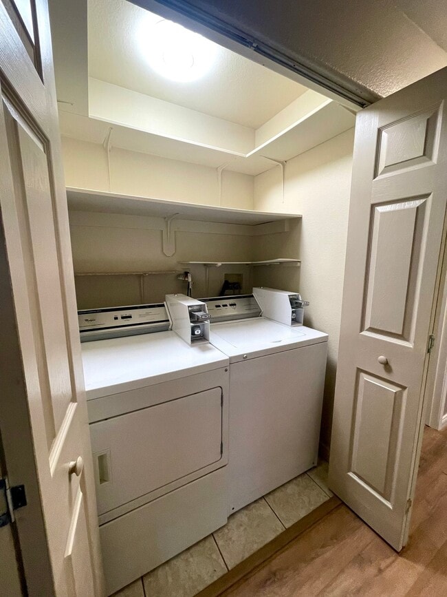 Photo - 3035 S Palm Grove Ave Unit 3035 South Palm Grove Ave, Los Angeles
