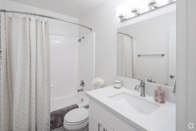 11520 186th St Artesia, CA 90701 - Artesia Crossings