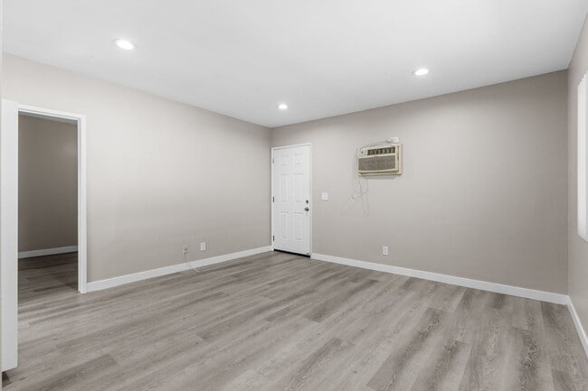 Photo - 113-201 South Lillie Avenue Unit 201-04